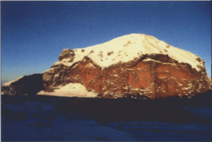 Innsigling með heimakletti er ægifögur.png