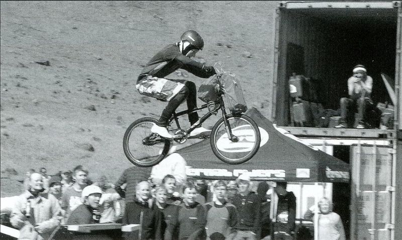 Mynd:Hjólreiðakappar sýndu listir sínar Sdbl. 2009.jpg