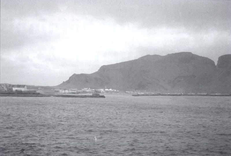 Mynd:Horft til bæjarins og innri hafnar Sdbl. 2007.jpg