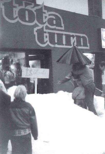 Mynd:Hrekkjalómar á hálum ís 1 SDBL. 1988.jpg