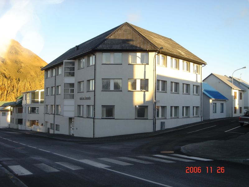 Mynd:Heiðarvegur 15a.jpg