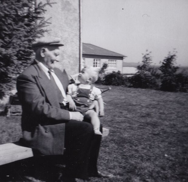 Mynd:Guðmundur Magnússon og Hafsteinn 1958.jpg