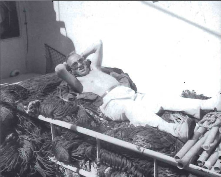 Mynd:Hannes um borð í Bergeynni Sdbl. 1999.jpg