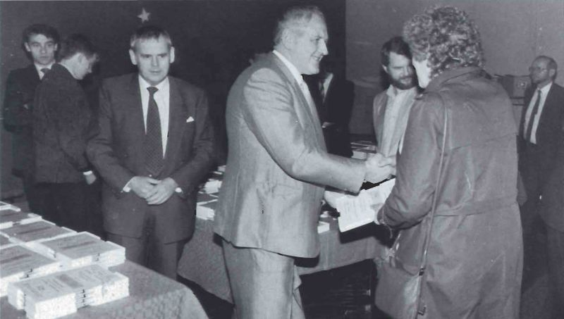 Mynd:Laugardaginn 28 mars SDBL. 1987.jpg