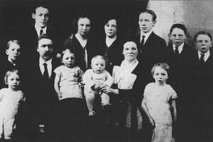 Erlingur, Kristin og fjolskylda.jpg