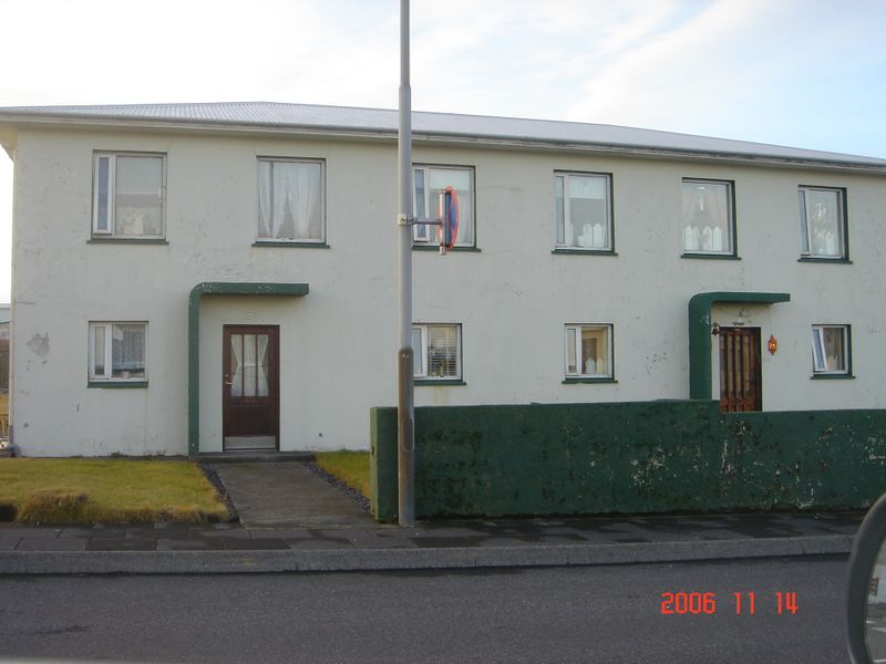 Mynd:Heiðarvegur 42-44.jpg