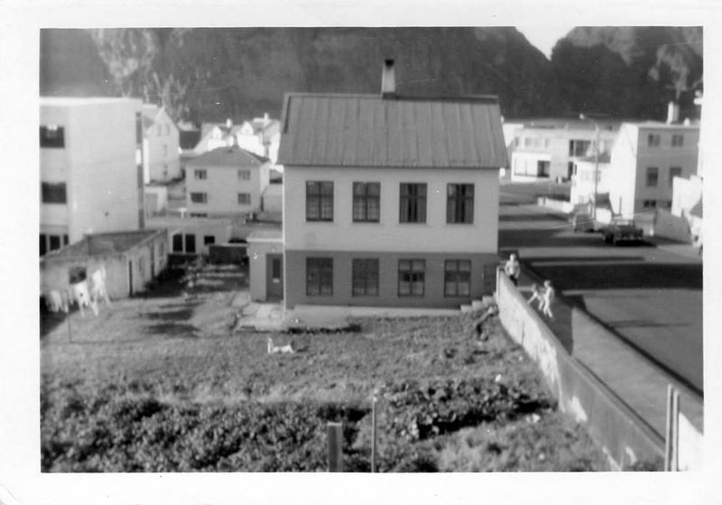 Mynd:Helgafellsbraut 8.jpg