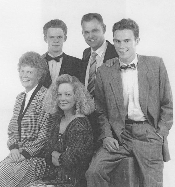 Mynd:Guðmundur Lárusson og fjölsk. .JPG