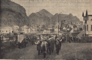 Skrúðganga á Sjómannadaginn.png