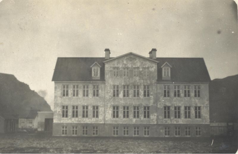 Mynd:Barnaskólinn 3.jpg