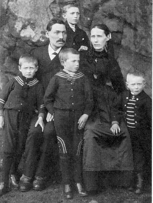 Fjölskyldan í Frydendal.jpg