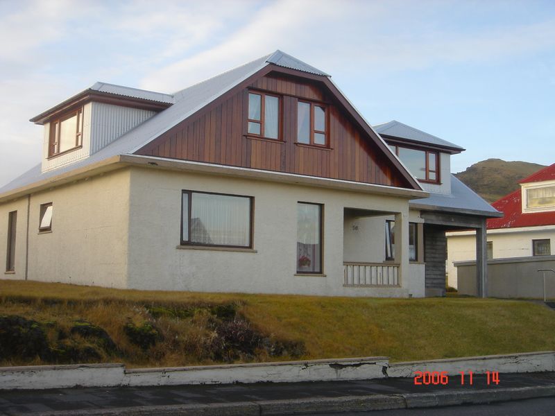 Mynd:Heiðarvegur 56.jpg