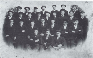 Stýrimenn útskrifaðir frá stýrimannaskólanum í Reykjavík 1904 með hið meira stýrimannapróf.png