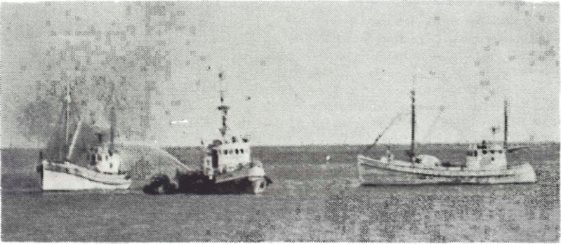 Mynd:Lóðsinn dælir sjó á eldinn í Sjöstjörnunni.png