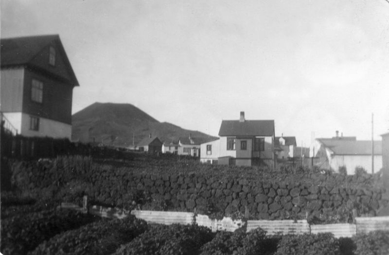 Mynd:Landagata storu lond hraungerði.jpg