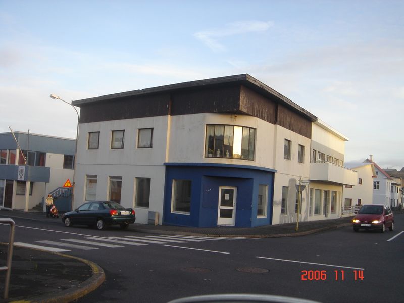 Mynd:Heiðarvegur 9a.jpg