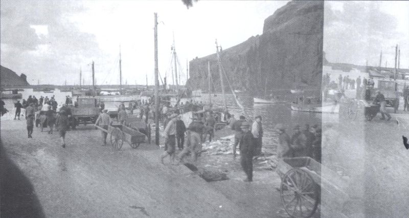 Mynd:Vertíðardagur á Bæjarbryggjunni Sdbl. 2008.jpg