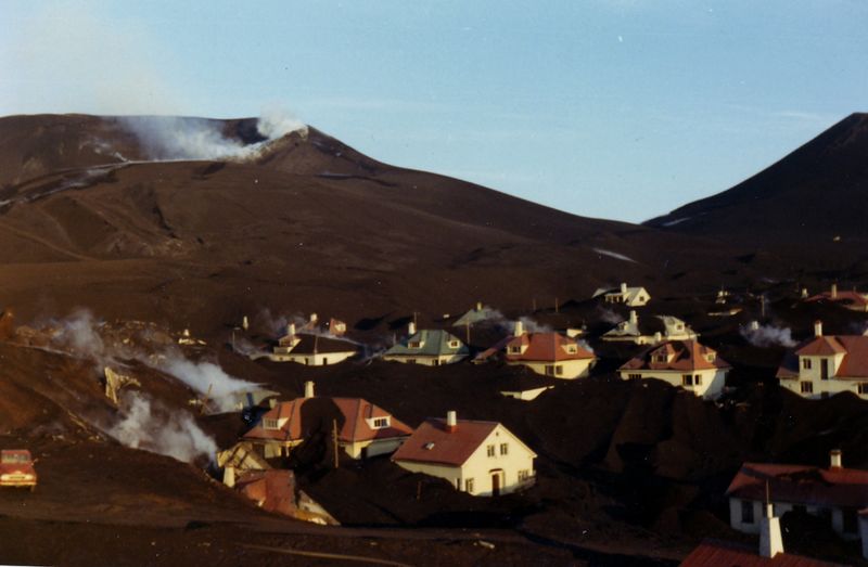 Mynd:Kirkjubaejarbraut gos.jpg