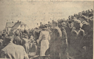 Sr. Sigurður Einarsson að flytja ræðu á Sjómannadaginn 1951.png