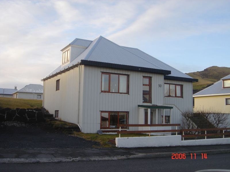 Mynd:Heiðarvegur 50.jpg