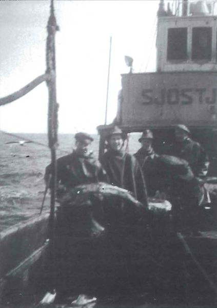 Mynd:Á trolli á vetrarvertíð Sdbl. 1999.jpg