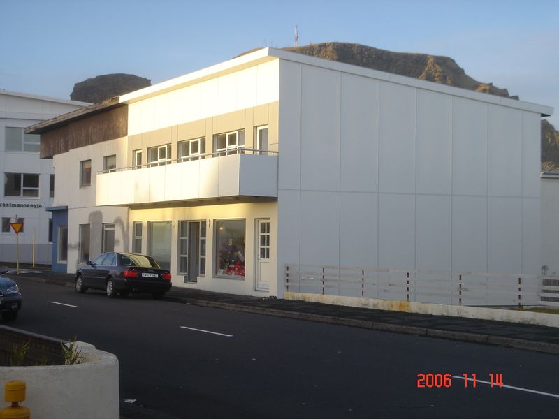 Mynd:Heiðarvegur 9b.jpg