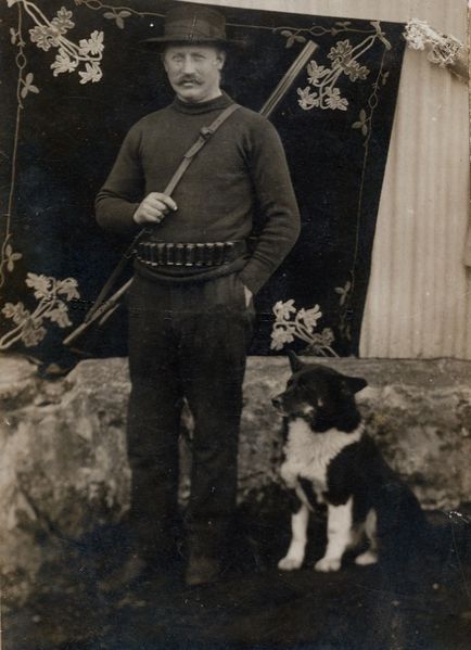 Mynd:Stefán Gíslason á vakt.jpg