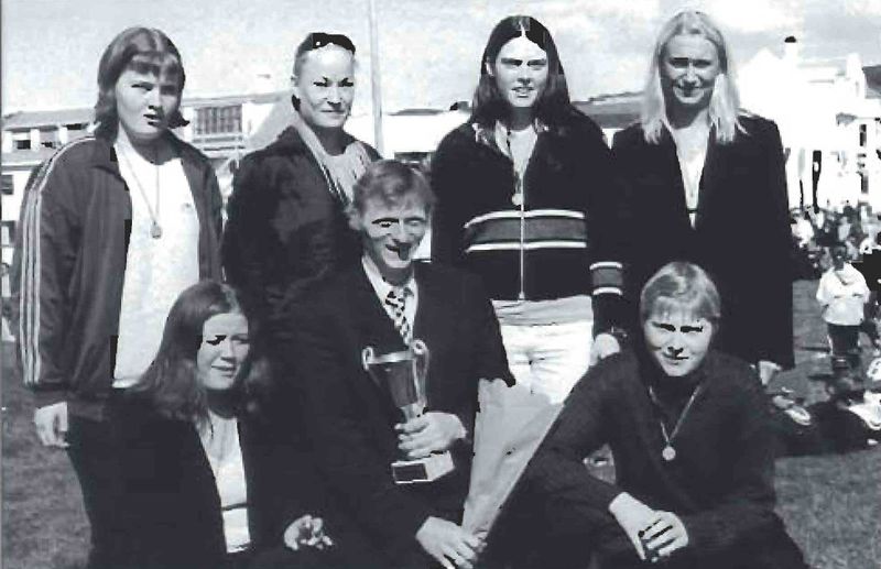 Mynd:Stelpurnar á Eiði Sdbl. 1999.jpg