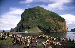 Heimaklettur frá Friðarhöfn.jpg