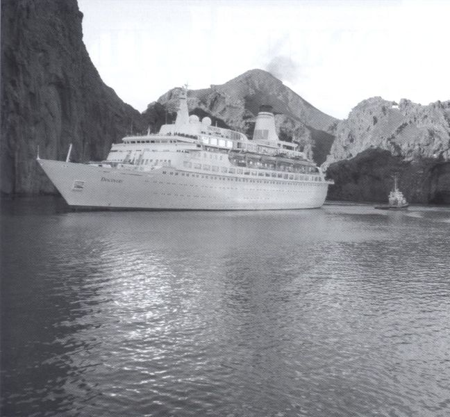 Mynd:Skemmtiferðaskipið Discovery Sdbl. 2008.jpg