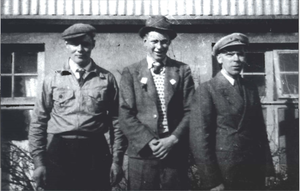 Jóhann Guðmundsson, Jón Þórðarson ásamt meistaranum Brynjólfi Einarssyni.png